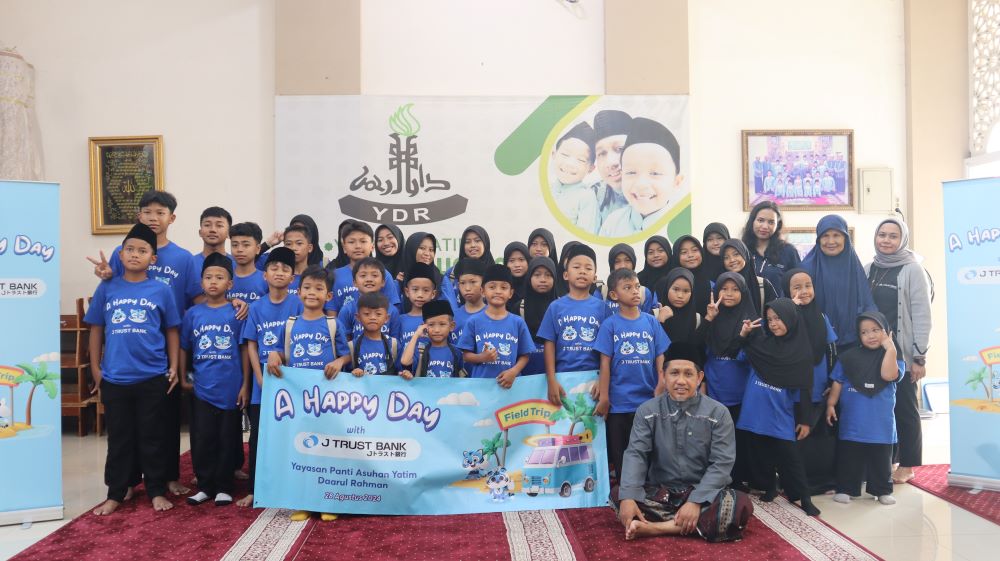 Organized excursion activities with children from orphanages (Indonesia)